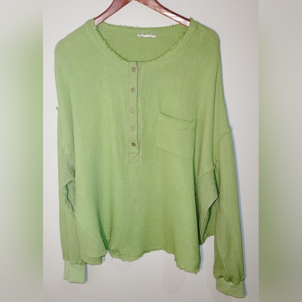 Green Long Sleeve 3/4 Button Exposed Seams Top with Front Pocket. Size Medium